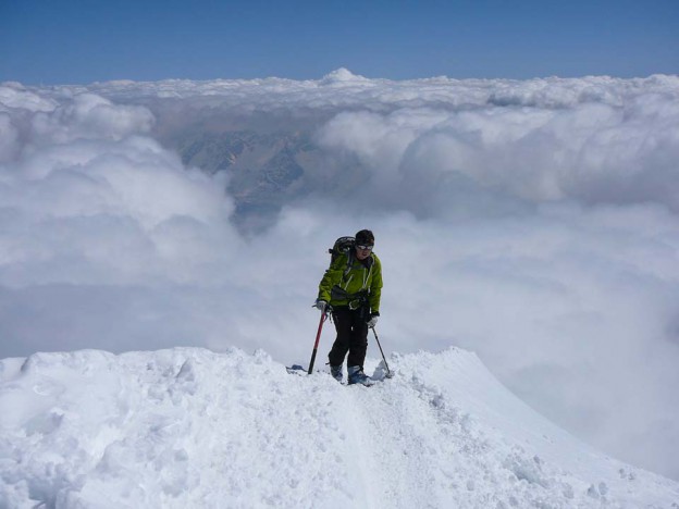 Kurz vor dem Gipfel des Piz Palü über dem Wolkenmeer.