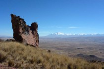 Bizarre Felsformen bei Penas, Blick Richtung Ancohuma