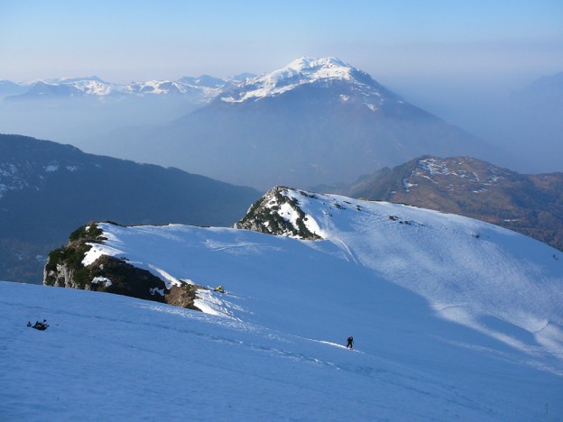 Im Aufstieg zum Monte Stivo 2059m, im Hintergrund der Monte Altissimo.