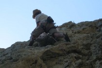 Luki im überhängenden, großgriffigen Fels am neuen Sektor „Paese dei Nuraghe“ in Isili