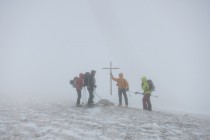 Der Sturm hatte das Gipfelkreuz am P. di Croce 1850m umgelegt. Bild: Susi Asam